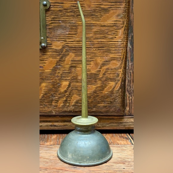 Antique Home Use Metal Angled Elongated Spout Oil Can - Picture 3 of 16